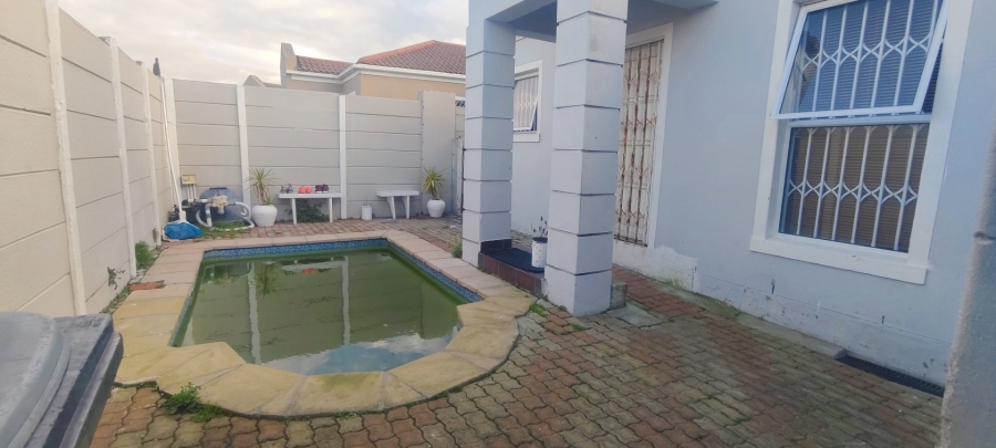 3 Bedroom Property for Sale in Rondevlei Park Western Cape